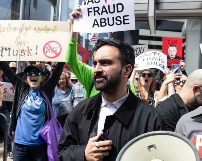 “we’re-going-to-look-at-everything”:-the-traitor-threatens-to-arrest-mamdani-if-he-becomes-nyc-mayor