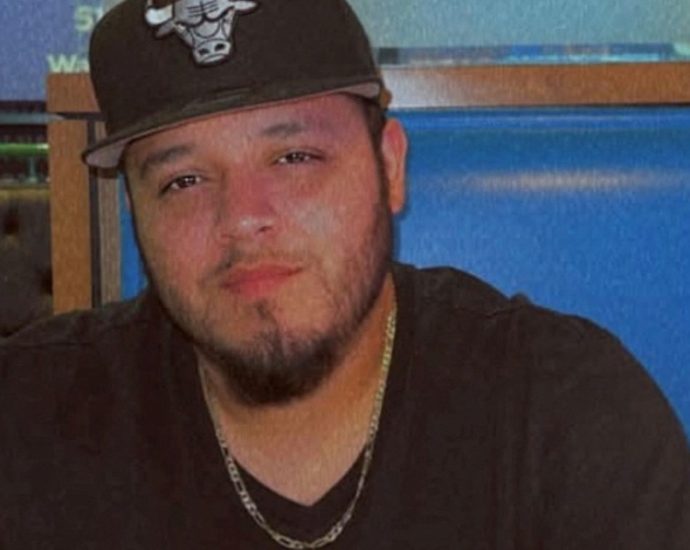 kilmar-abrego-garcia-was-‘tortured’-in-el-salvador-prison,-his-lawyers-say