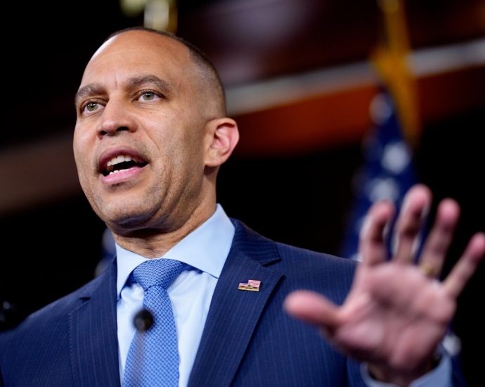 hakeem-jeffries-speech-breaks-record-8-hours-as-the-traitor-budget-delayed