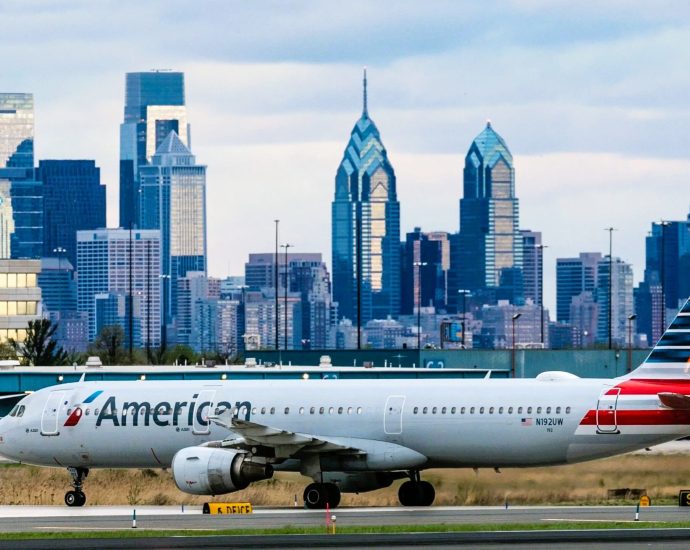 american-airlines-passenger-to-pay-$60,000-after-sneaking-onto-flight