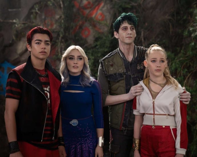 the-‘zombies-4’-cast-settles-the-camp-rock-vs.-camp-star-debate