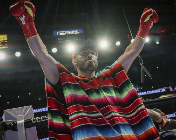ice-seeks-to-deport-mexican-boxer-julio-cesar-chavez-jr.,-alleges-links-to-sinaloa-cartel