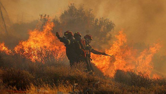 greek-firefighters-race-to-contain-wildfires-that-forced-thousands-to-flee-on-crete