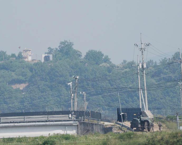 north-korean-man-crosses-heavily-fortified-dmz-border-to-south-korea