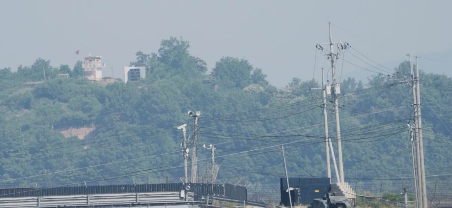 north-korean-man-crosses-heavily-fortified-dmz-border-to-south-korea