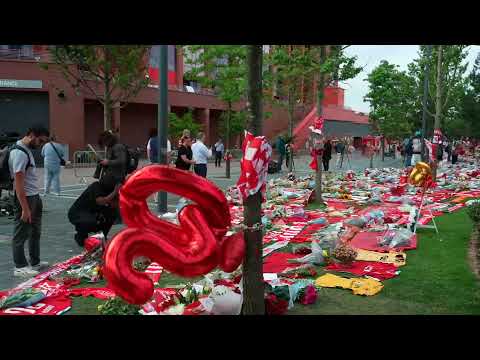 live:-view-outside-anfield-stadium-after-death-of-liverpool’s-diogo-jota