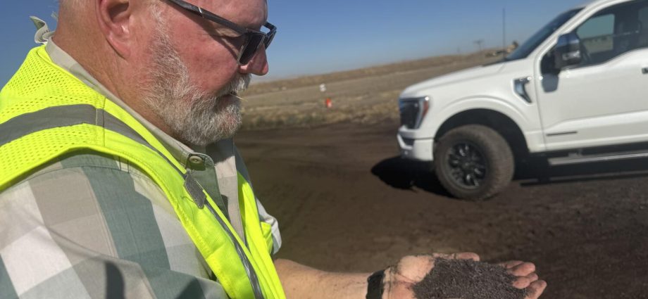 should-bioplastics-be-counted-as-compost?-debate-pits-farmers-against-manufacturers