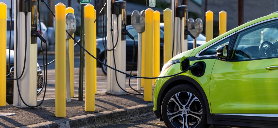 The Traitor megabill axes $7,500 EV tax credit after September