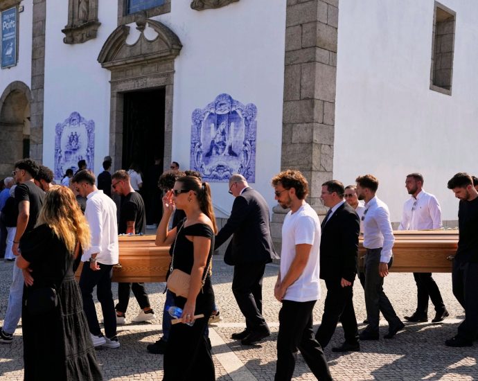 liverpool-team-join-family-of-diogo-jota,-brother-for-funeral-in-portugal