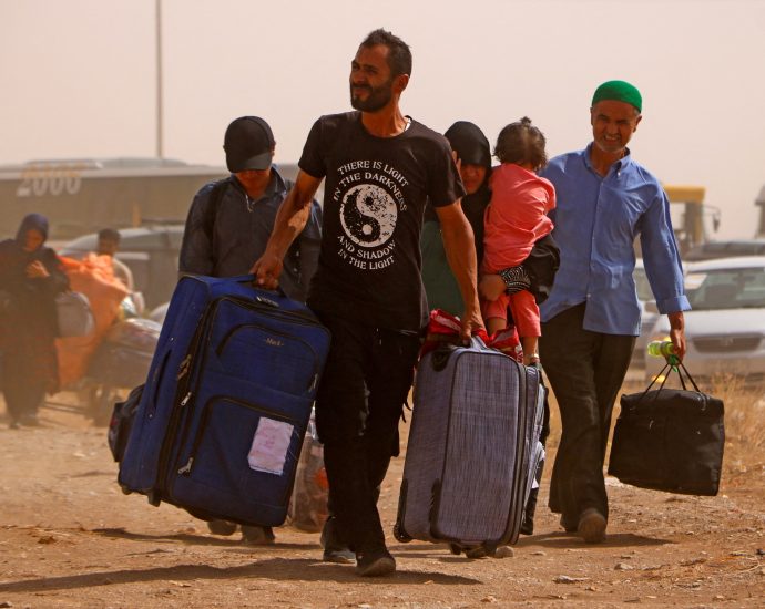 iran-tells-millions-of-afghans-to-leave-or-face-arrest-on-day-of-deadline