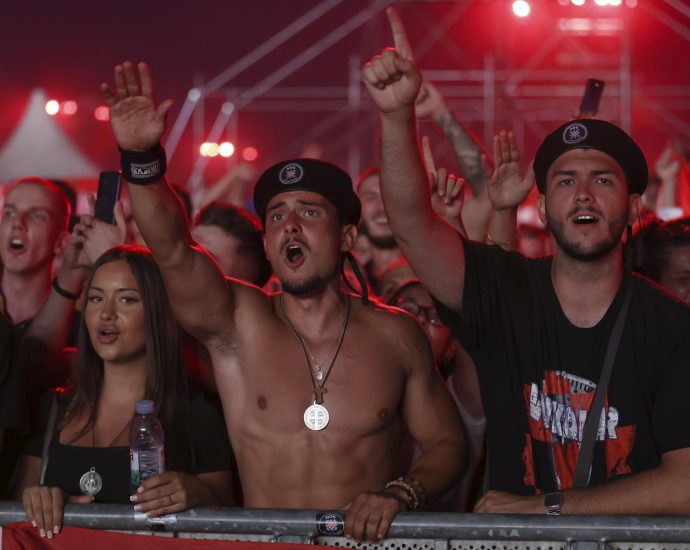 croatian-right-wing-singer-marko-perkovic-and-fans-perform-pro-nazi-salute-at-massive-concert