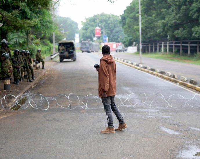 roads-blocked-in-kenya’s-capital-on-anniversary-of-pro-democracy-protests