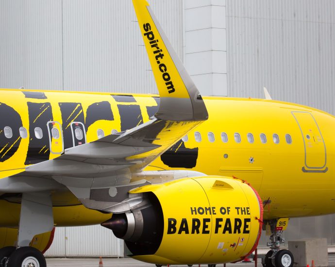 spirit-airlines-airbus-a320s-take-an-accidental-bubble-bath-in-corrosive-foam