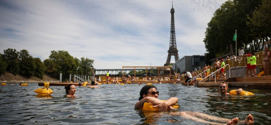 watch:-parisians-swim-in-seine-for-the-first-time-in-100-years