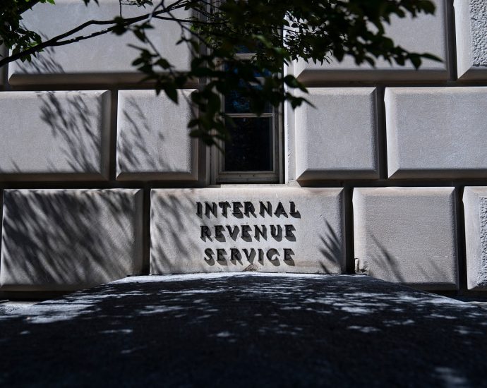 irs-says-churches-can-endorse-political-candidates-without-losing-tax-exemptions