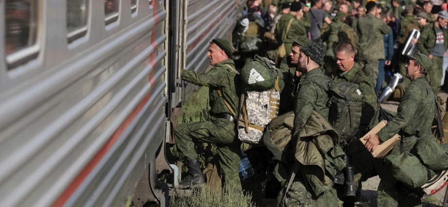 in-an-attempt-to-avoid-mobilisation,-kremlin-now-allows-foreigners-to-serve-in-russian-army