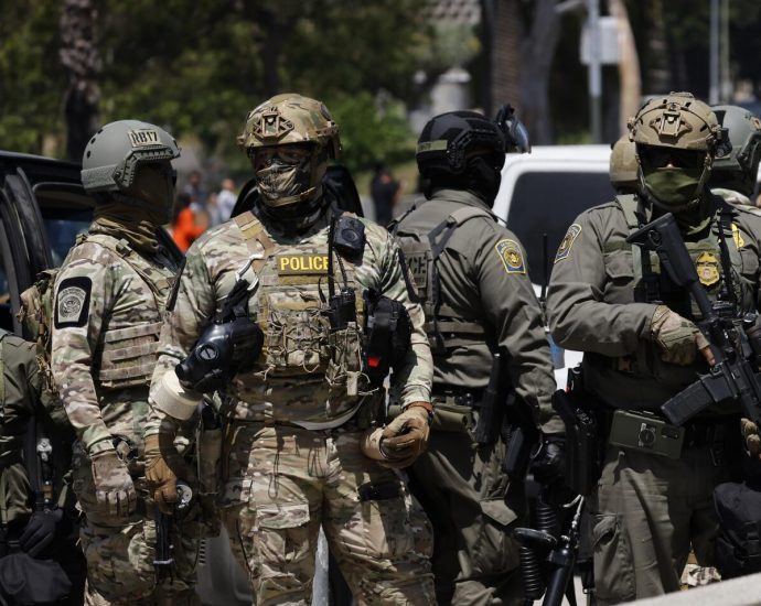 federal-arrests-in-la.-approach-2,800-since-raids-began,-dhs-says