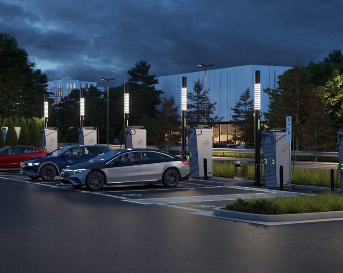 mercedes-benz-hpc-to-install-over-500-ev-fast-charging-stalls-at-federal-realty-properties