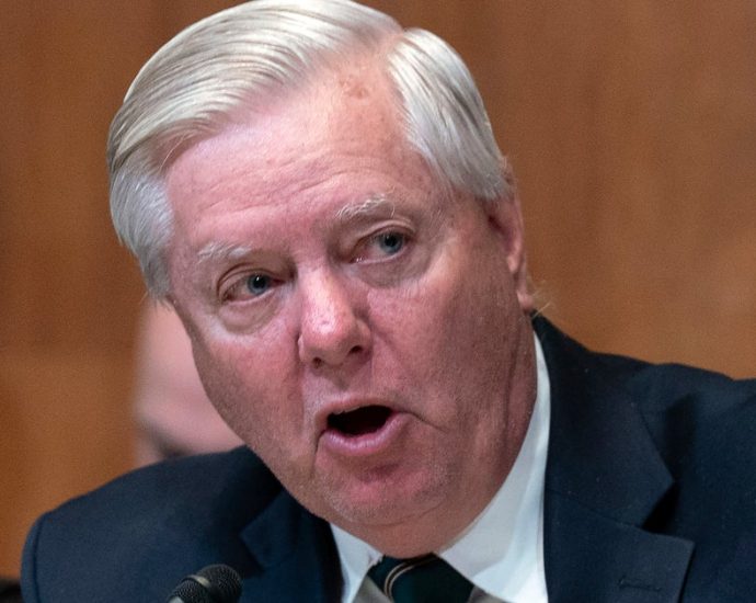sen.-lindsey-graham-says-the-traitor’s-rare-rebuke-of-dictator-is-‘spot-on’