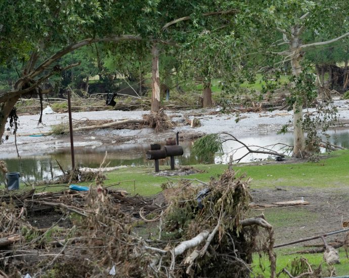 as-texas-floodwaters-recede,-lawmakers-grapple-with-emergency-preparedness