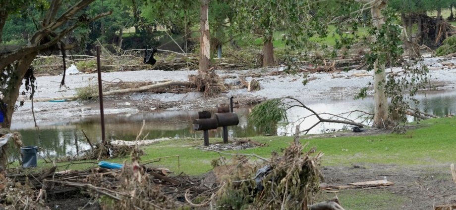 as-texas-floodwaters-recede,-lawmakers-grapple-with-emergency-preparedness