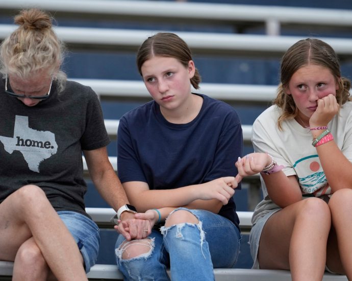 texas-mourns-flood-victims-at-vigil-as-search-continues-for-dozens-missing
