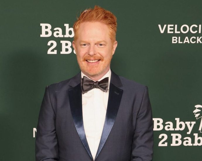 jesse-tyler-ferguson-reflects-on-‘modern-family’-criticism:-‘the-loudest-voices-came-from-within-the-gay-community’