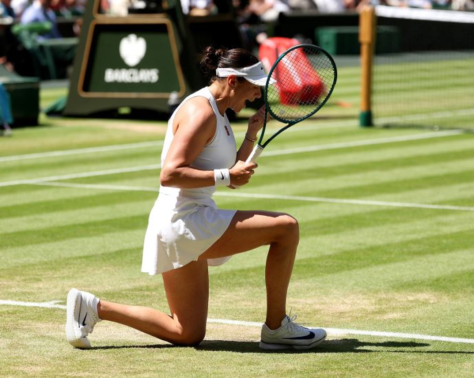 american-amanda-anisimova-upsets-top-ranked-aryna-sabalenka,-advances-to-wimbledon-final