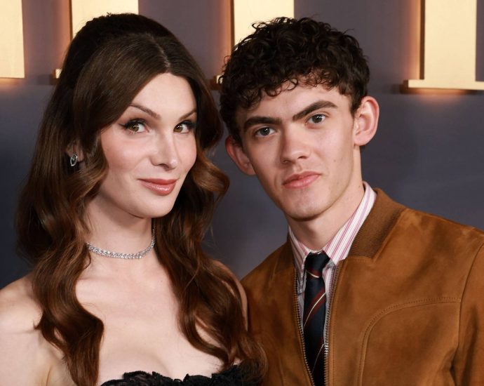 joe-locke-and-dylan-mulvaney-just-gave-us-bestie-goals-at-sabrina-carpenter’s-concert