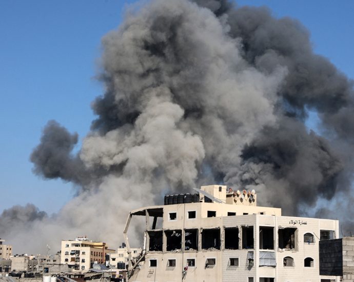family-speak-to-man-in-burning-rubble-in-gaza-but-cannot-save-him