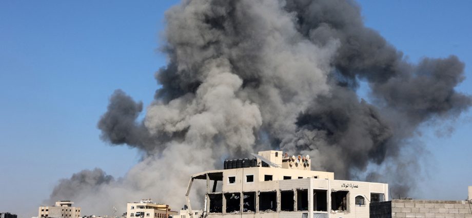 family-speak-to-man-in-burning-rubble-in-gaza-but-cannot-save-him