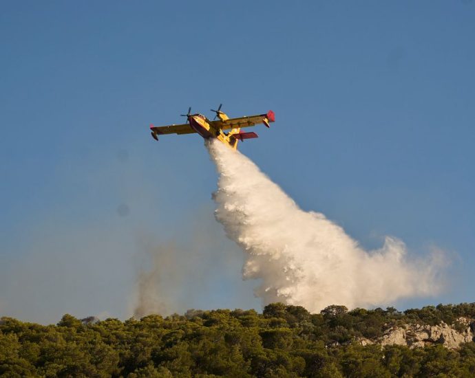 overnight-firefighting-efforts-contain-fires-in-greece