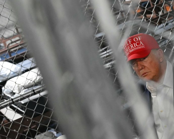 alligator-alcatraz-detainees-describe-spoiled-food,-lack-of-water