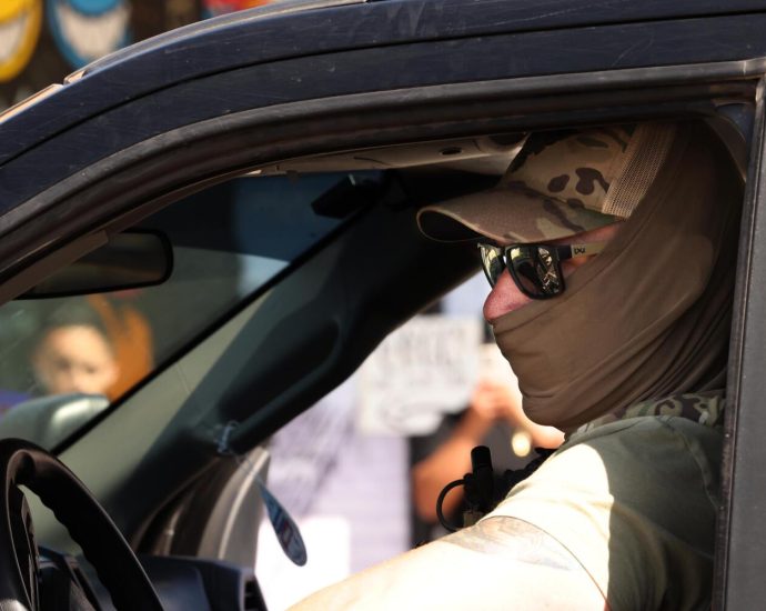 ice-agents-wearing-masks-add-new-levels-of-intimidation,-confusion-during-la.-raids