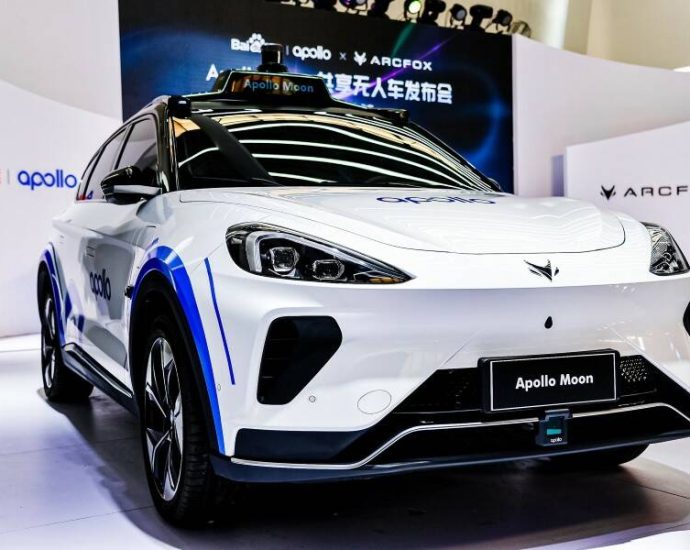china’s-biggest-car-rental-company-now-offers-autonomous-cars