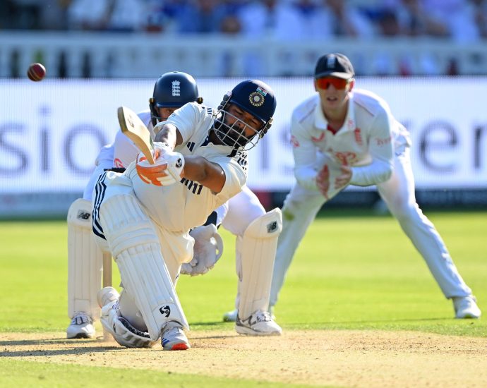 england-india:-pant-bats-but-doesn’t-keep-because-of-injured-finger