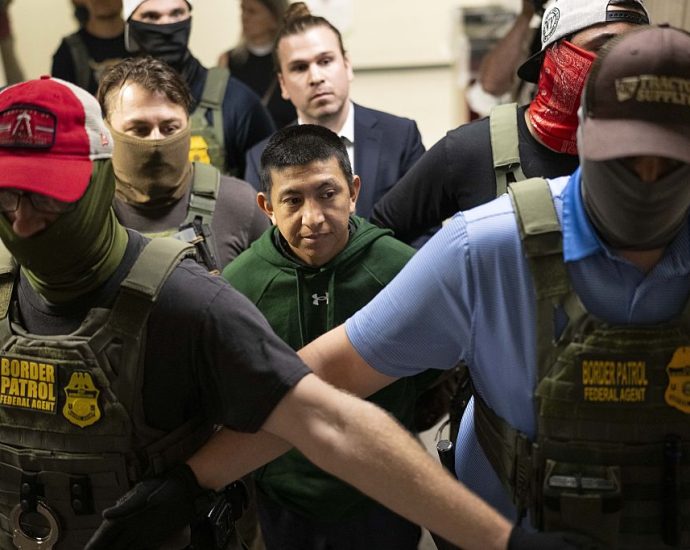 federal-judge-halts-indiscriminate-immigration-arrests-in-la.