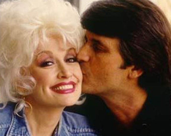 dolly-parton-talks-about-songwriting-block-following-husband’s-death