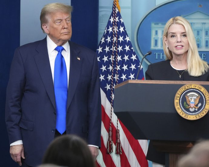 the-traitor-posts-support-for-embattled-attorney-general-pam-bondi