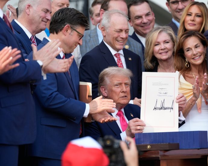how-the-traitor’s-big-beautiful-bill-stiffed-tipped-workers