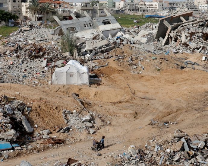 lapid,-olmert-slam-israel’s-plans-for-‘concentration-camps’-in-gaza’s-rafah