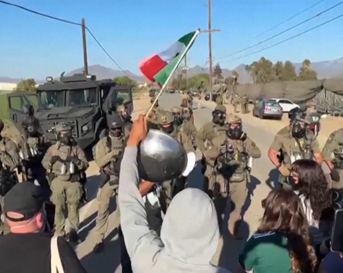 ice-rounds-up-300-california-farmworkers,-one-dies:-eyewitness-and-oxnard-mayor-respond