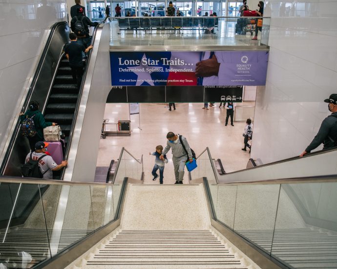 palestinian-man-detained-at-houston-airport-for-9-days:-report