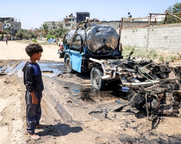 israel-continues-to-pound-gaza,-killing-72,-as-truce-talks-stall