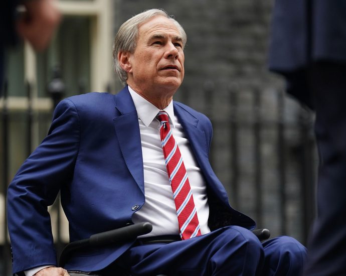 why-greg-abbott-refuses-to-release-his-emails-with-elon-musk