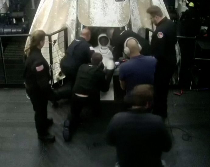 video:-spacex-capsule-returns-to-earth-after-20-day-mission
