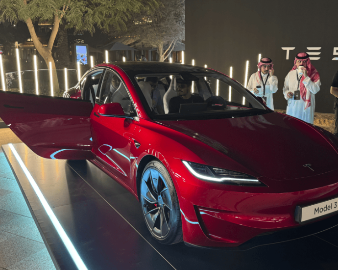 tesla-implements-grok-ai-chatbot-into-vehicles