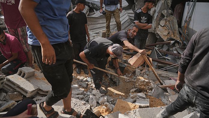 deadly-airstrikes-hit-gaza,-killing-dozens-of-people-overnight