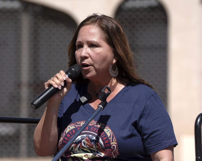 adelita-grijalva-wins-democratic-primary-to-succeed-her-late-father-in-arizona-house-district