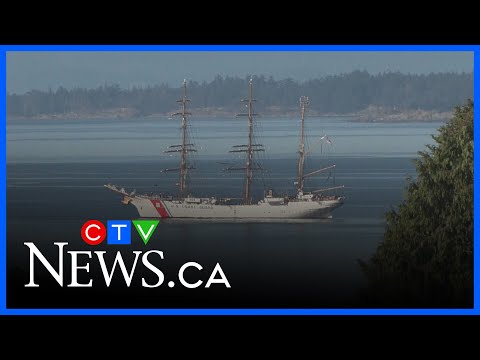 us.-coast-guard-tall-ship-sails-into-canadian-waters-on-cross-border-relation-mission